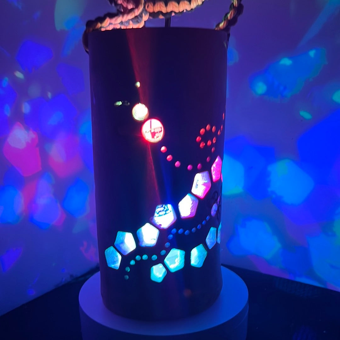 L’il Camper Lantern Honeybee Design Signature LED effects